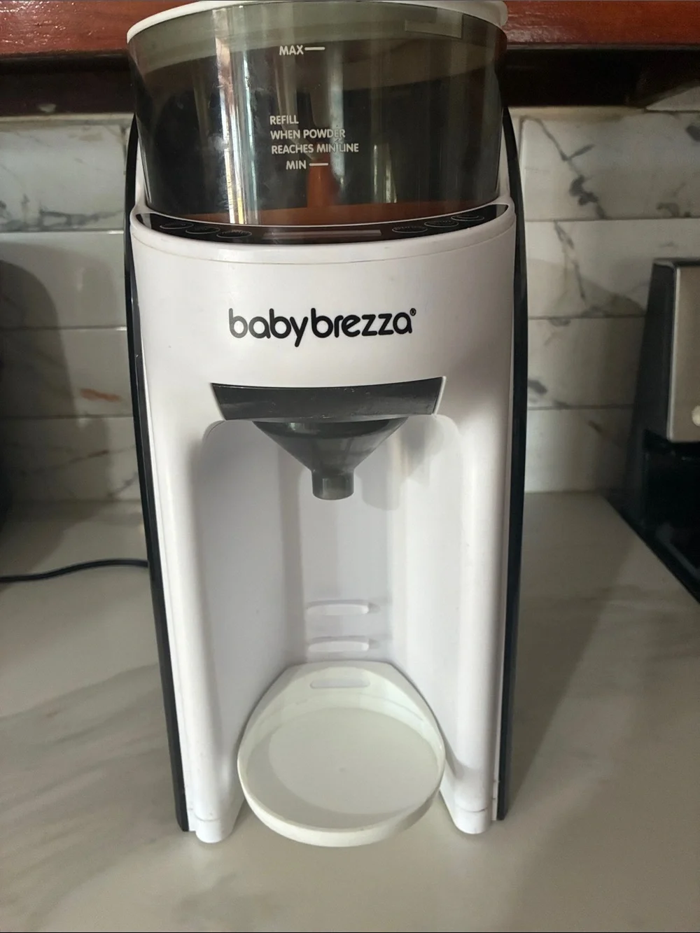 Baby Brezza White Automatic Formula Dispenser - One-Touch Powder Delivery